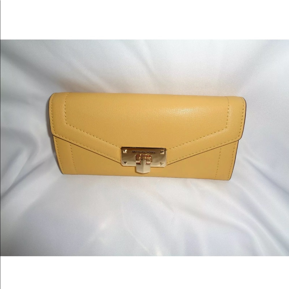 MICHAEL KORS CLUTCH PURSE